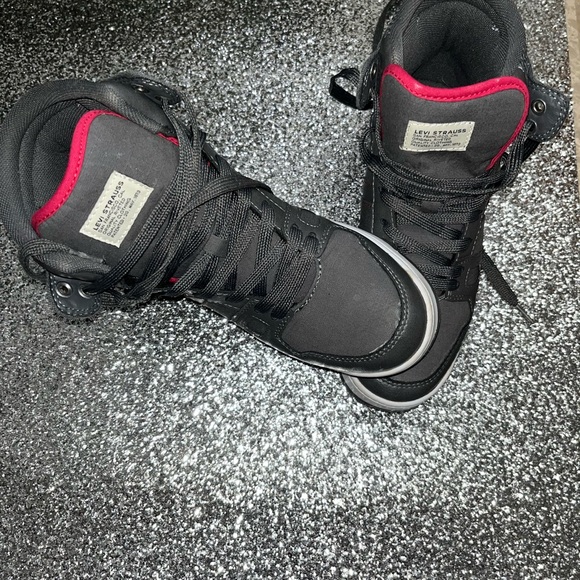 Women’s Levi Stratuss - Picture 15 of 15